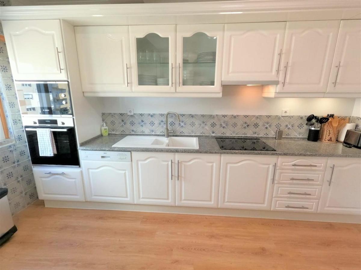 Carnaxide Modern T1 Apartment W Balcony In Carnaxide Oeiras Lisbon المظهر الخارجي الصورة